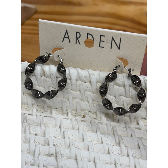 Earrings - Picture 3 of 4